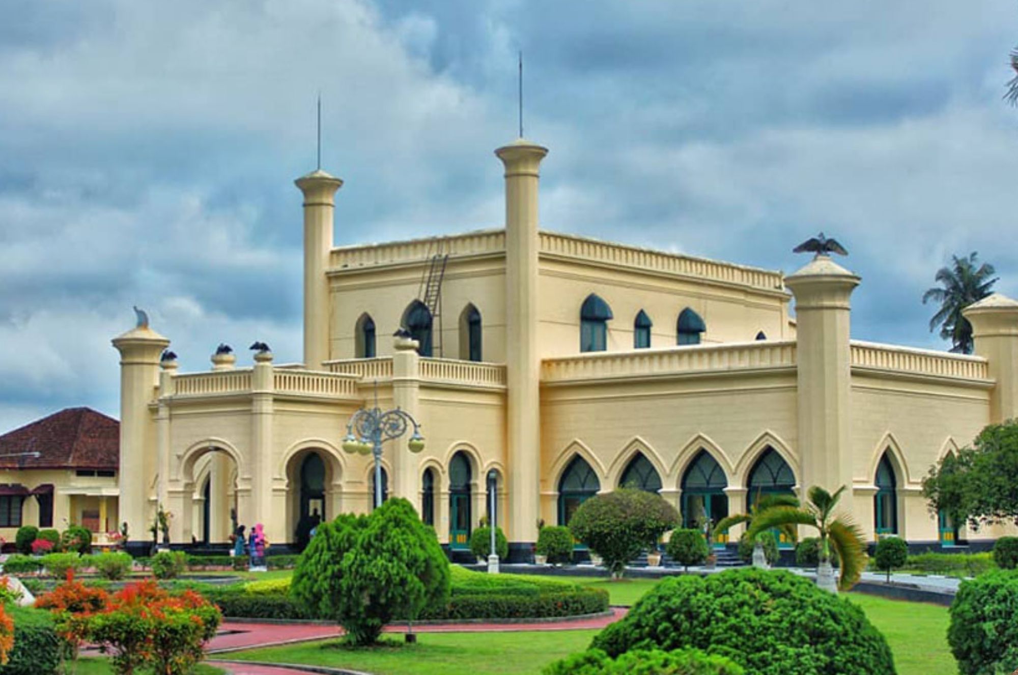 Istana SIak (template foto artikel blog).jpg