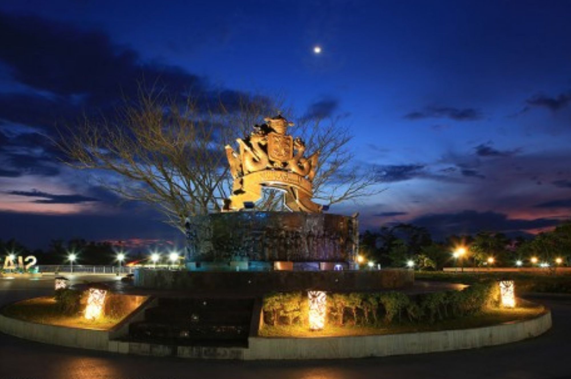 Tugu Perjuangan (template foto artikel blog).jpg