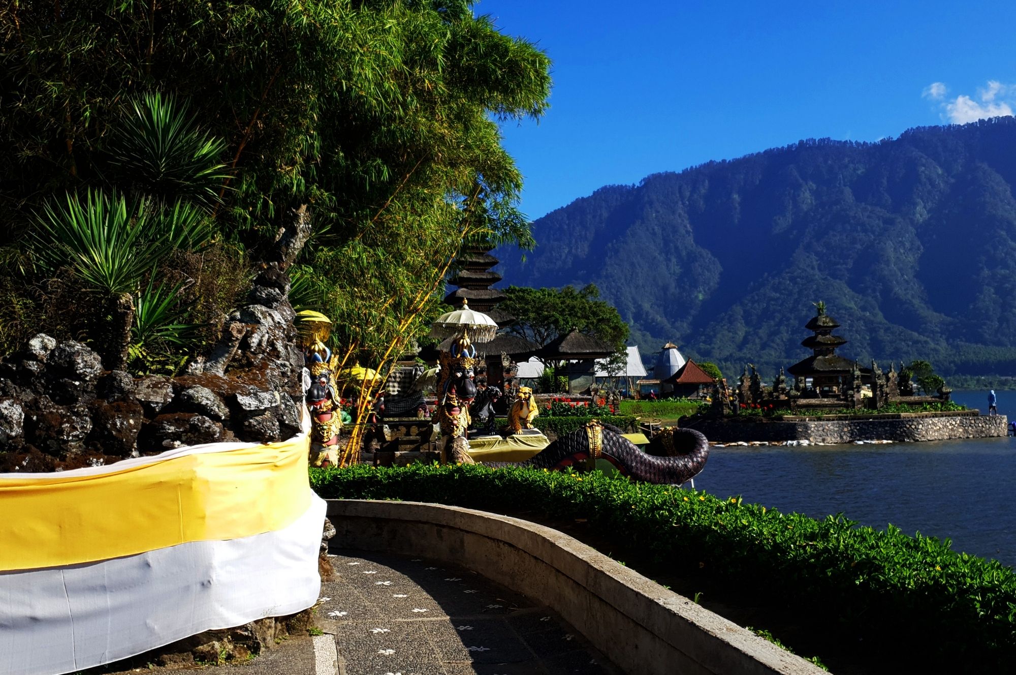 ULUN DANU BERATAN (template ukuran foto artikel blog) (1).jpg